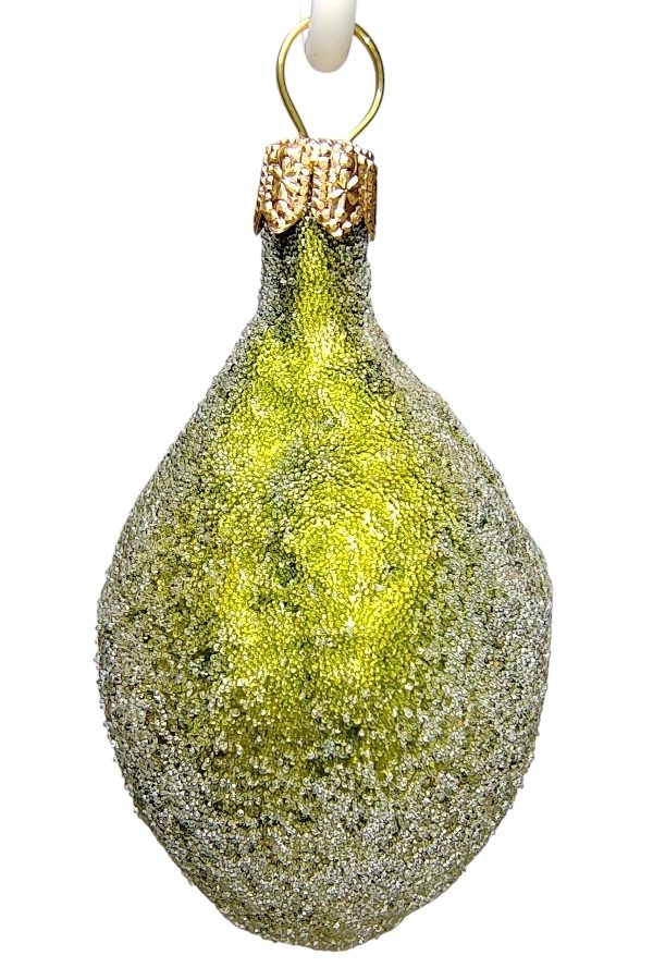 Лайм. Целый. В росе