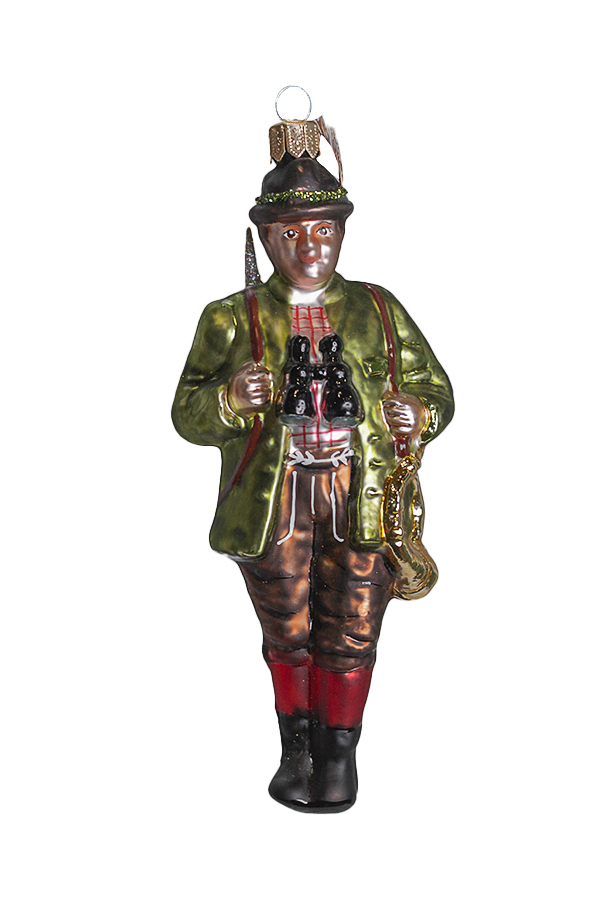 Ёлочная игрушка в виде мужчины в традиционном альпийском костюме с зелёным пиджаком, коричневыми штанами и чёрной шляпой, держащего на плече посох и сумку.