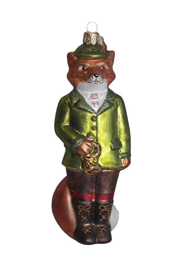 Ёлочная игрушка в виде лисы в зелёном пиджаке, коричневых брюках и чёрных сапогах.