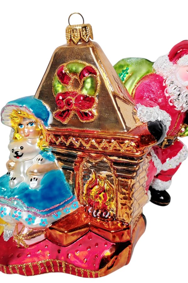 Камин с Девочкой и Дедом морозом