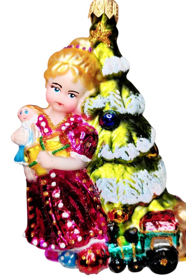 Девочка с елкой