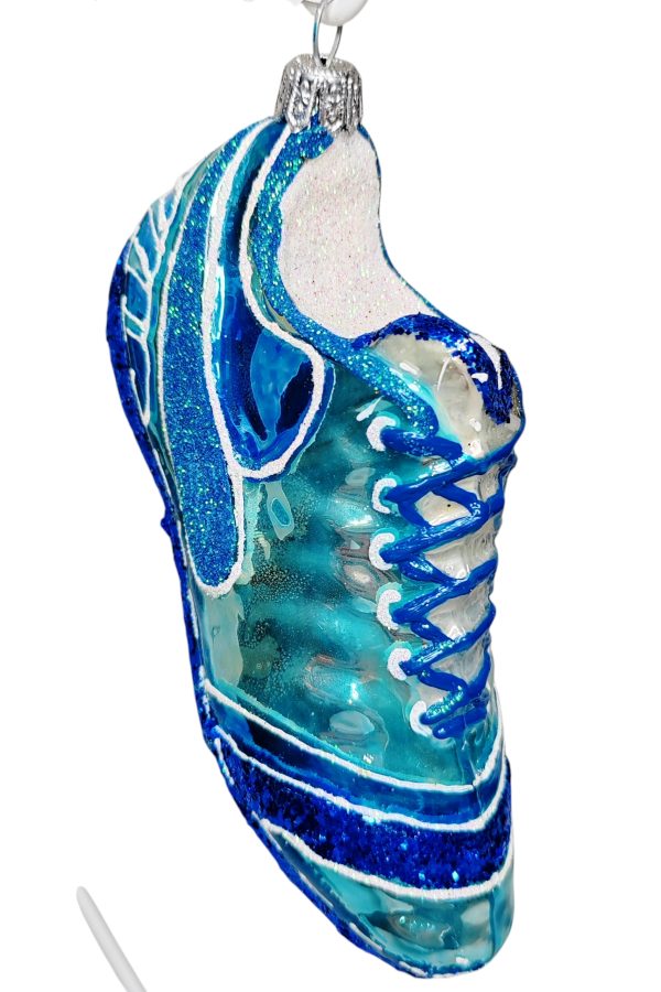 Кроссовок голубой